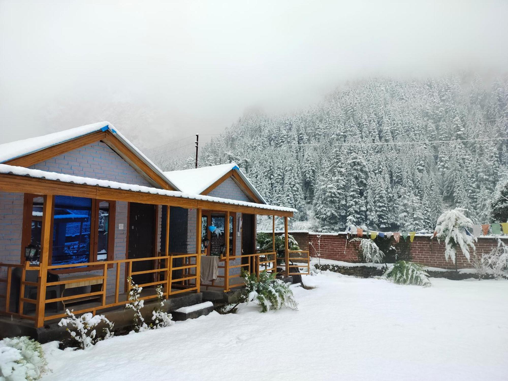 Lee Garden Himalayan Wooden Cottages Kasol Esterno foto