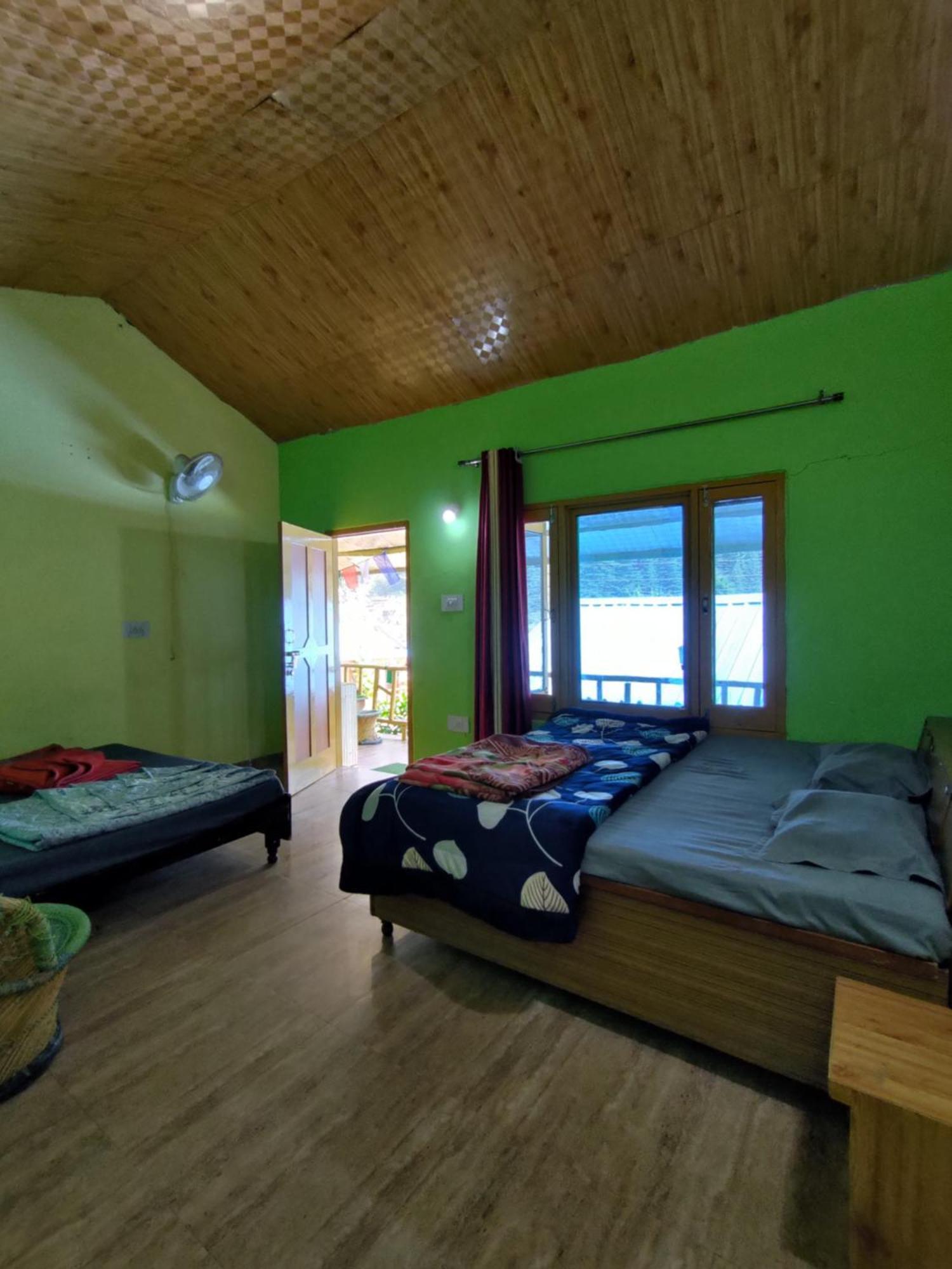 Lee Garden Himalayan Wooden Cottages Kasol Esterno foto